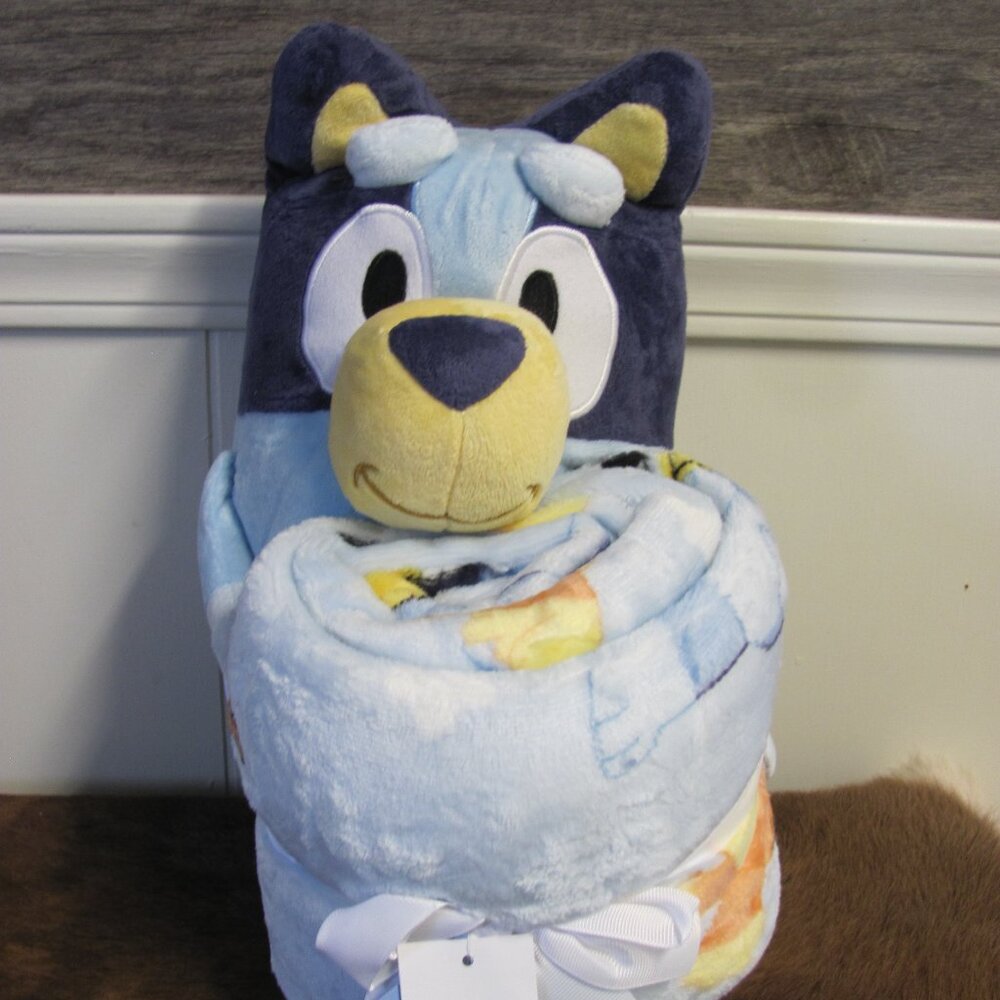 BLUEY STUFFED ANIMAL & BLANKET NWT